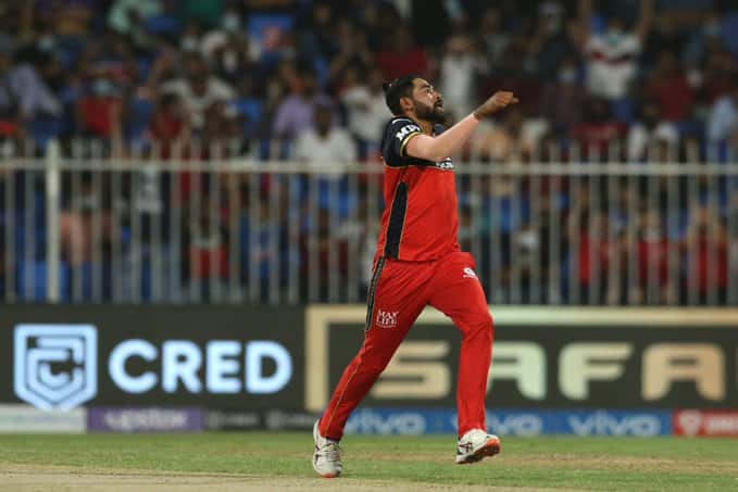 Mohammed Siraj removed Sunil Narine on 26 runs. (Image: IPL/BCCI)