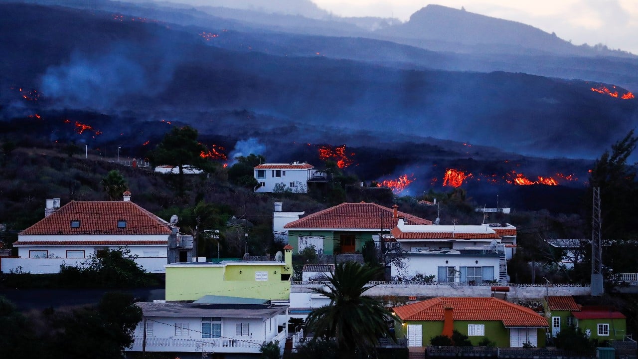 The lava of the Cumbre Vieja volcano is approaching the houses of Tajuya, on the Canary Island of La Palma, Spain. (Image: Reuters) The lava of the Cumbre Vieja volcano is approaching the houses of Tajuya, on the Canary Island of La Palma, Spain. (Image: Reuters)