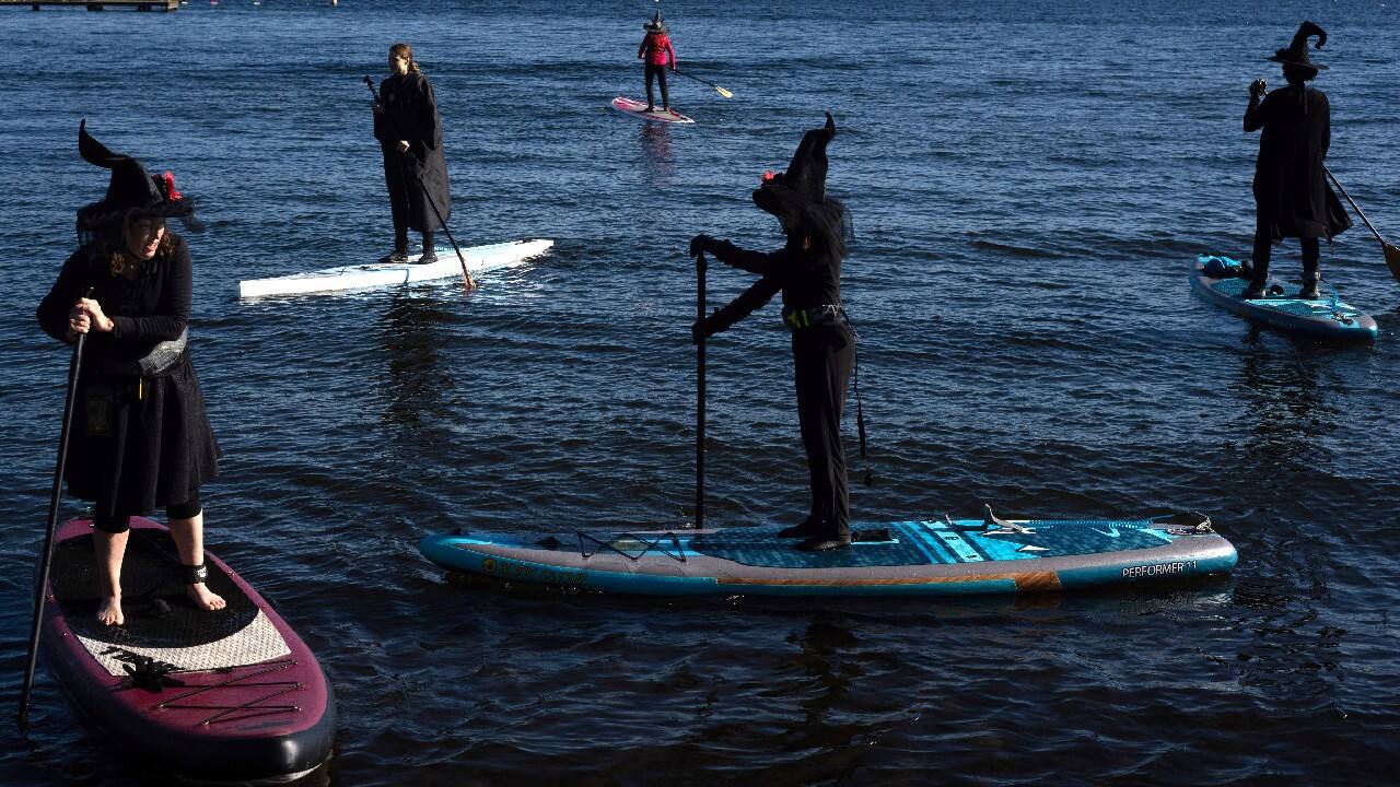 People dressed as witches paddle board ahead of Halloween on Lake Washington in Seattle, Washington, U.S., October 30. (Image: Reuters)