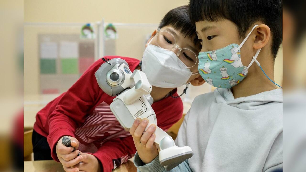 Seoul has started trialling pint-sized robots as teaching aids in kindergartens -- a pilot project the city government said would help prepare the next generation for a hi-tech future. (Image: AFP) Seoul has started trialling pint-sized robots as teaching aids in kindergartens -- a pilot project the city government said would help prepare the next generation for a hi-tech future. (Image: AFP)