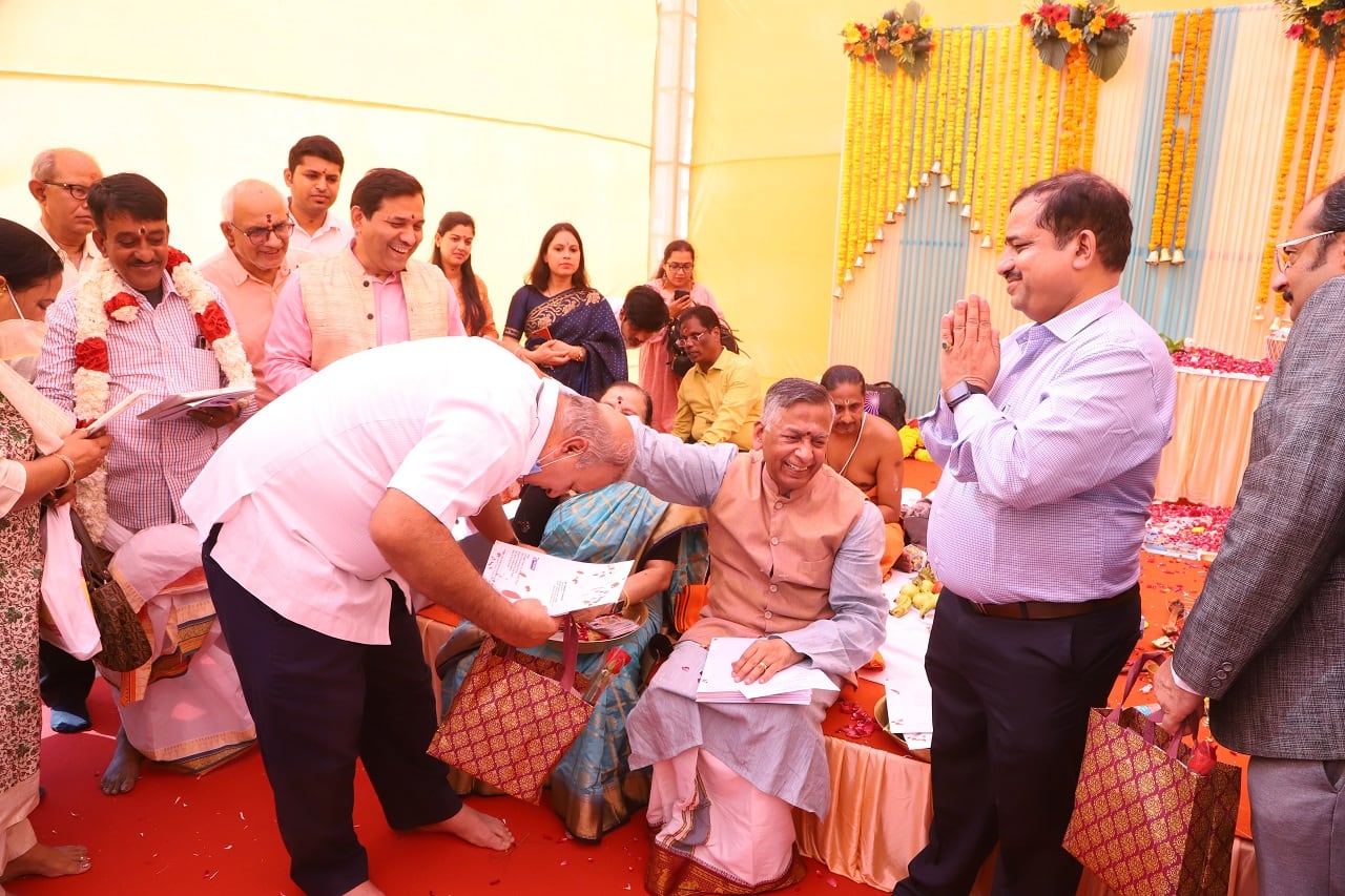 Court receiver hands over possession letters to 28 Amrapali homebuyers on Dhanteras