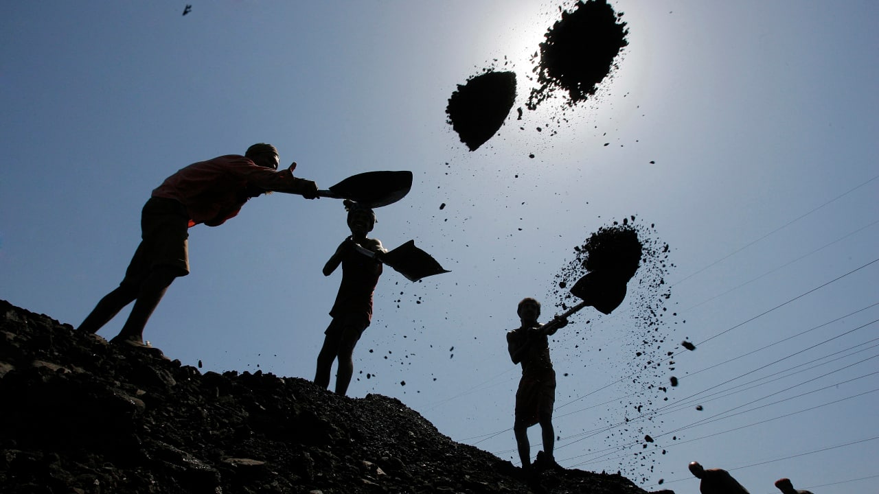 Labourers load coal on trucks at Bari Brahamina in Jammu. (PC-Reuters)