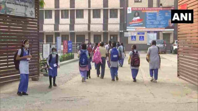Cold wave in Delhi: Winter vacation extended for students up to class 5 - Vimarsana News