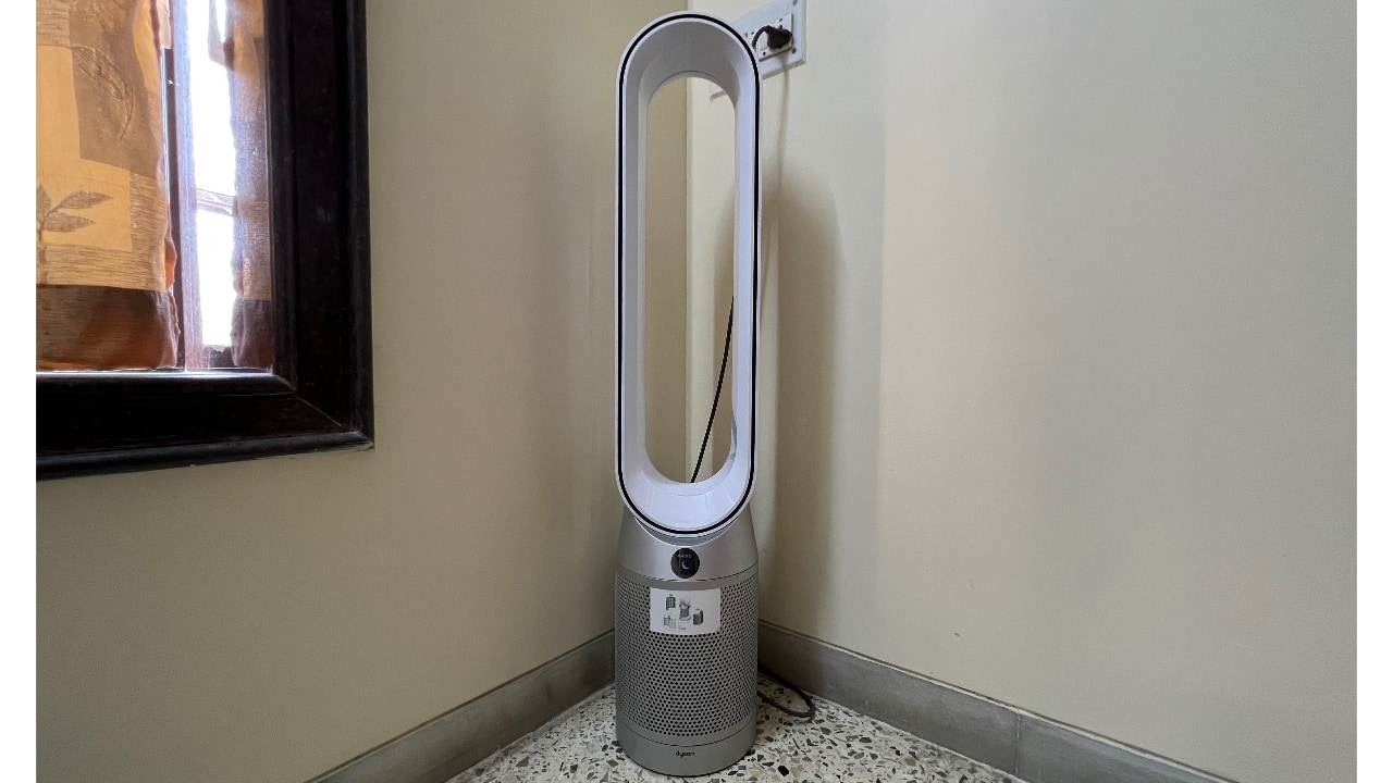 If you are on the lookout for something that looks premium and performs exceptionally well, then you can certainly consider the Dyson Purifier Cool. Those who live in regions with a lower temperature can also opt for the Dyson Purifier Hot + Cool which throws warmer, filtered air through the slits.
