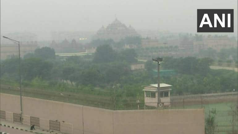 In Pics: Delhi Engulfed In Smog, Air Quality May Improve To 'very Poor ...