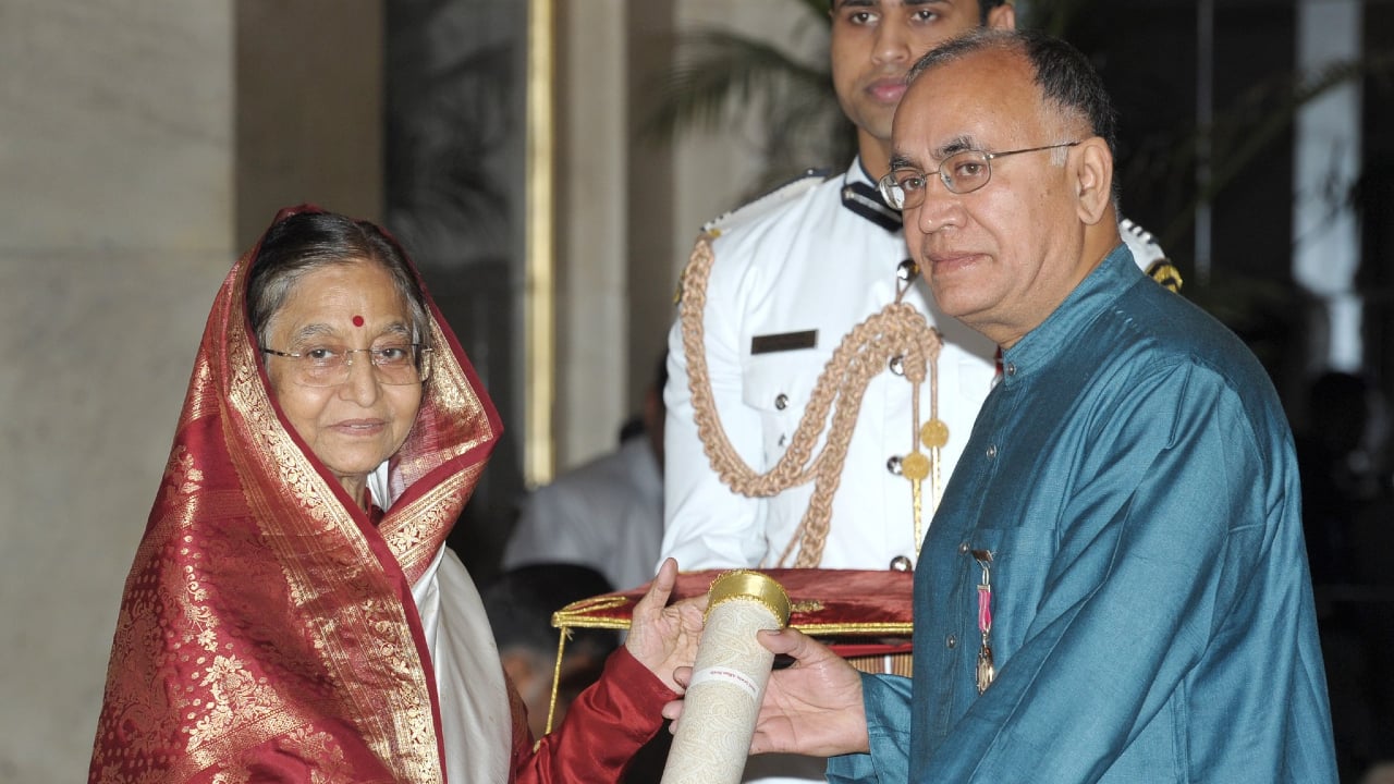 ’Tis the season for book prizes