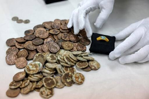 Israel's maritime archaeologists found off the coast of Caesarea several precious artifacts, hundreds of silver coins from two shipwrecks dating over a millennium apart off the coast of Caesarea. Image credit: AFP)