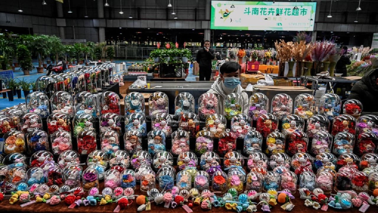 Asia's biggest flower market makes stars out of influencers