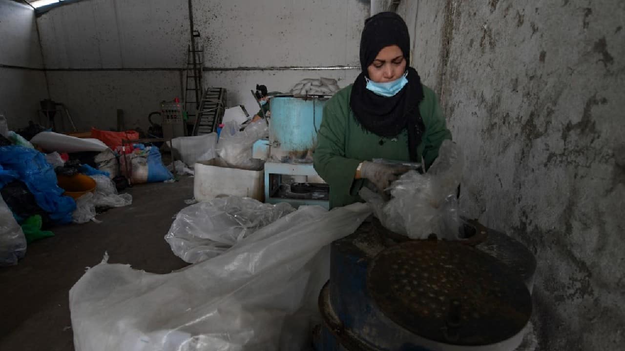 The national waste management agency recently admitted that it lacks the resources. Merdaci, the other expert, says Tunisian authorities want to bring in a combination of mechanical and biological methods to treat waste, compacting and composting it whilst collecting methane, gas which can be used as fuel. But initial projects will take two years to get off the ground. "Time is running out," he says. (Image: AFP)