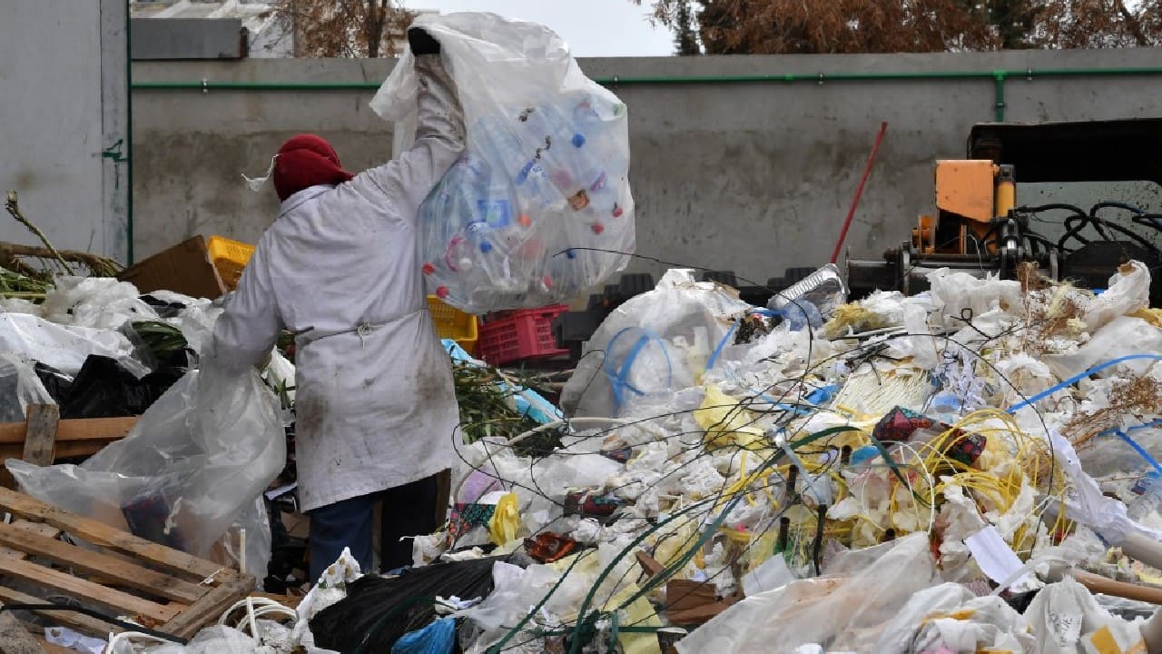 Some 85 percent of that ends up in landfills, while much of the rest winds up in informal dumps, says Tunisian waste management expert Walim Merdaci. But with many facilities close to overflowing and neighbouring communities up in arms, the crisis is already stoking tensions. (Image: AFP)