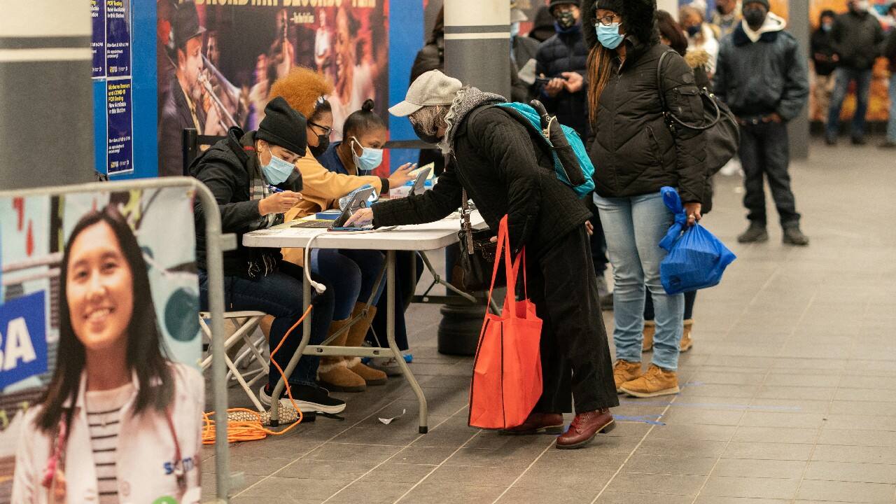 People sign up for a COVID-19 test at a new popup COVID-19 testing site in Times Square subway station as the Omicron coronavirus variant continues to spread in Manhattan, New York City, U.S., December 27. (Image: Reuters)