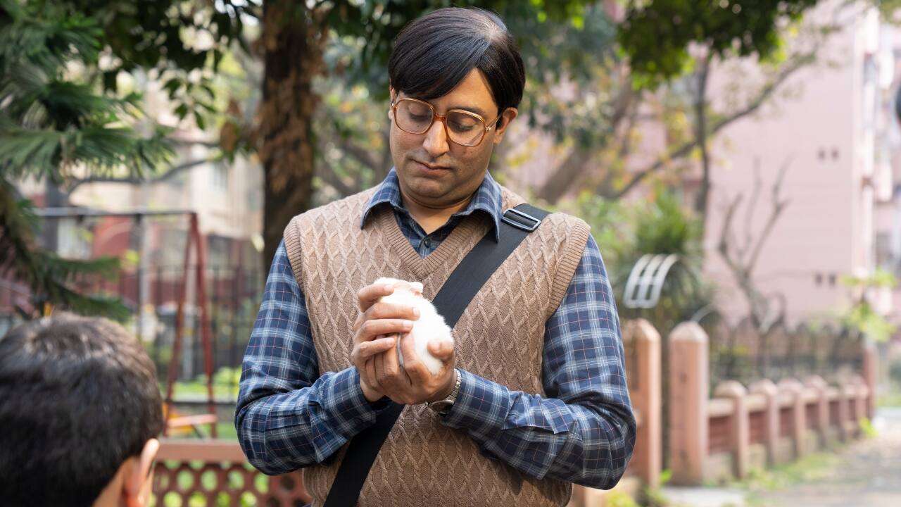 'Bob Biswas' review: Bob Biswas from the hit thriller ‘Kahaani’ is the protagonist of a new film headlined by Abhishek Bachchan 'Bob Biswas' review: Bob Biswas from the hit thriller ‘Kahaani’ is the protagonist of a new film headlined by Abhishek Bachchan