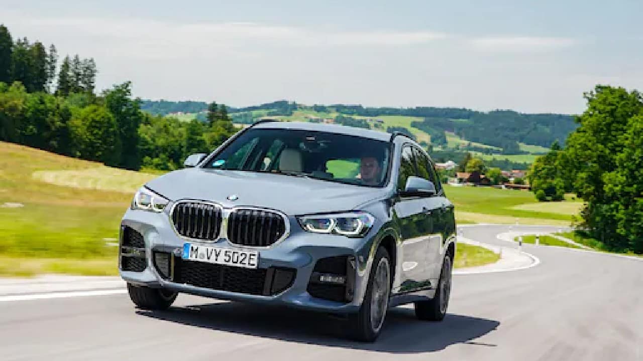 BMW X1 20i Tech Edition | BMW has launched the X1 20i Tech Edition in India at Rs 43 lakh (ex-showroom, India). The X1 20i Tech Edition is available in two colors options – Alpine White and Phytonic Blue, with silver Oyster Black upholstery. The model is powered by a sole 2.0-litre turbocharged petrol engine with TwinPower Turbo technology. (Image: BMW)