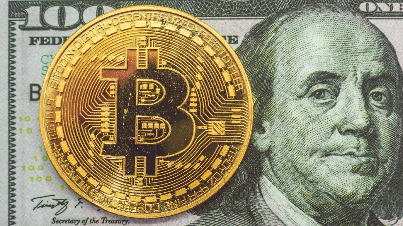 Bitcoin price swings amid increased volatility; other crypto tokens follow