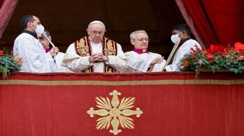 Pope Francis stands on the main balcony of St. Peter's Basilica to deliver his traditional Christmas Day Urbi et Orbi speech to the city and the world from the Vatican, December 25, 2021. (Image: Reuters/Yara Nardi)
