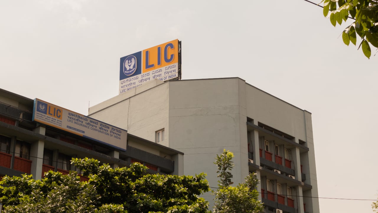 How LIC’s IPO has pushed a race for new demat accounts How LIC’s IPO has pushed a race for new demat accounts