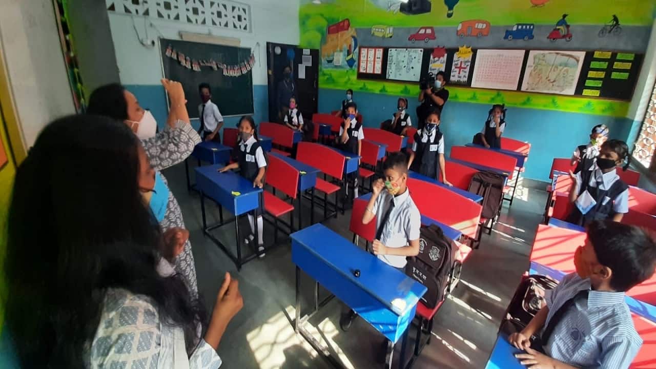 In Pics| Schools for classes 1 to 7 reopen in Mumbai today ...