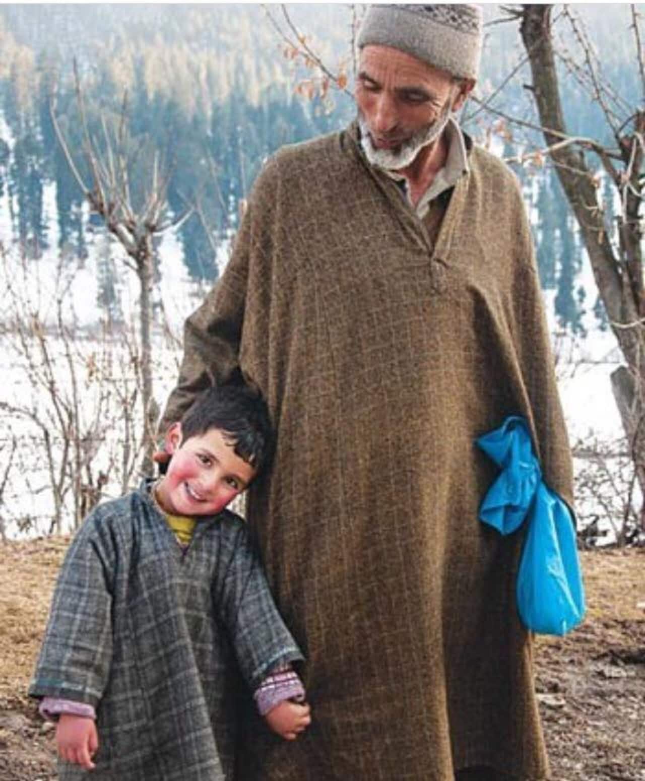 The pheran - a loose tunic that extends below the knees and is worn in the winter (locally known as Wande) - is unmistakably Kashmiri. Yet, it has become fashionable in other parts of India too. The appeal is obvious - the garment is warm without being cumbersome to wear, handle or clean. Typically embroidered using the tilla or arikaam technique, it is often also eye-catching. The long robe of the pheran is also spacious enough to cradle a toddler, with his or her head sticking out from the opening (Naal). (Photo: Dardic warrior via Wikimedia Commons 4.0)