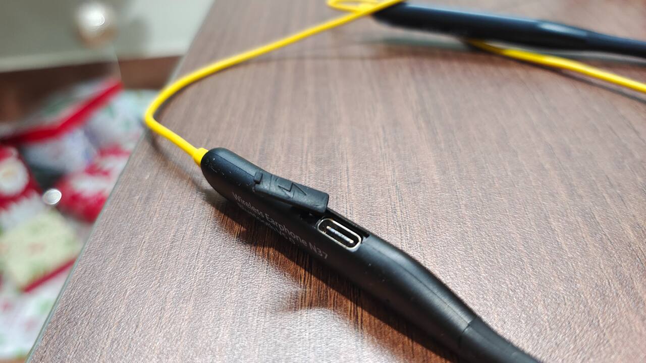 PlayGo claims that its latest neckband earphones can deliver up to 10 hours of battery life on a single charge. During my usage, I found that the earphones fell short of the 10-hour mark but still delivered a solid 8.5 hours of playback thanks to that 100 mAh battery. The PlayGo N37 earphones also charge through a USB Type-C port. They also offer fast-charging support, delivering up to three hours on a 10-minute charge, something I was able to experience when charging the headphones over a 50W adapter. 