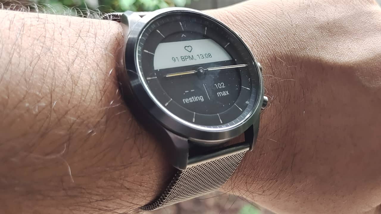 The smartwatch market in India had its strongest year-on-year growth in 2021.The fourth quarter was the biggest quarter for smartwatches. The International Data Corporation (IDC) reported that India’s watch market, which comprises of smartwatches and connected watches, grew by 364.1 percent YoY in 2021 to 12.2 million units. Noise led the market in 2021 with a market share of 27 percent. Other top manufacturers included boAt, Fire-Boltt, Realme, and Amazfit. 
