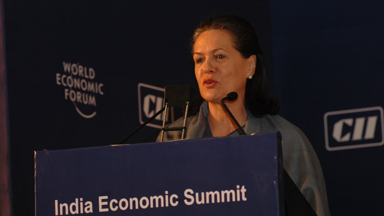 (Sonia Gandhi, Chairperson, United Progressive Alliance and President, Indian National Congress speaking at the 'Meeting India's New Expectations' session at the World Economic Forum's India Economic Summit 2006 in New Delhi, 27 November 2006. Copyright World Economic Forum/Photo by Prabhas Roy)