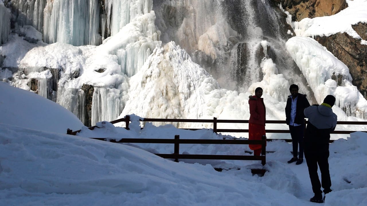 The mountains of Kashmir remain covered in snow until late Spring. Destinations like Gulmarg and Pahalgam look especially beautiful, attracting tourists. (Photo by Irfan Amin Malik)