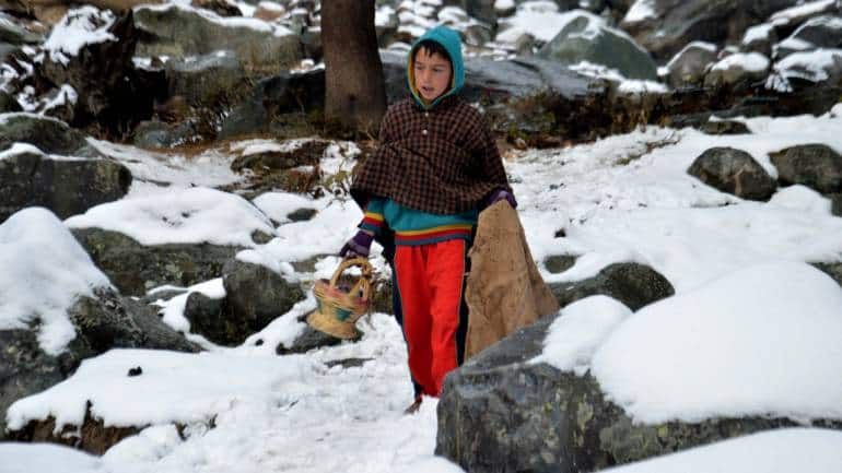 Kashmir nights colder a day after snowfall - Vimarsana News