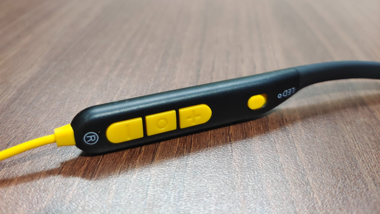 It is worth noting that there are a few missing aspects on these earphones. There’s no active noise cancellation and the earphones only support the SBC codec, which is not quite as good as the AAC codec. The N37 earphones feature Bluetooth 5.0 support with a wireless range of up to 10m. These neckband wireless earphones also come with voice assistant support that can be accessed using the multifunctional button on the right side of the neckband headphones. The earphones can also be used to make calls, although I outdoor call quality isn’t particularly good. Another issue I found with the N37 was the audio breaking up midway through a track. This tended to happen once every hour or so when I was using the earphones outdoors.