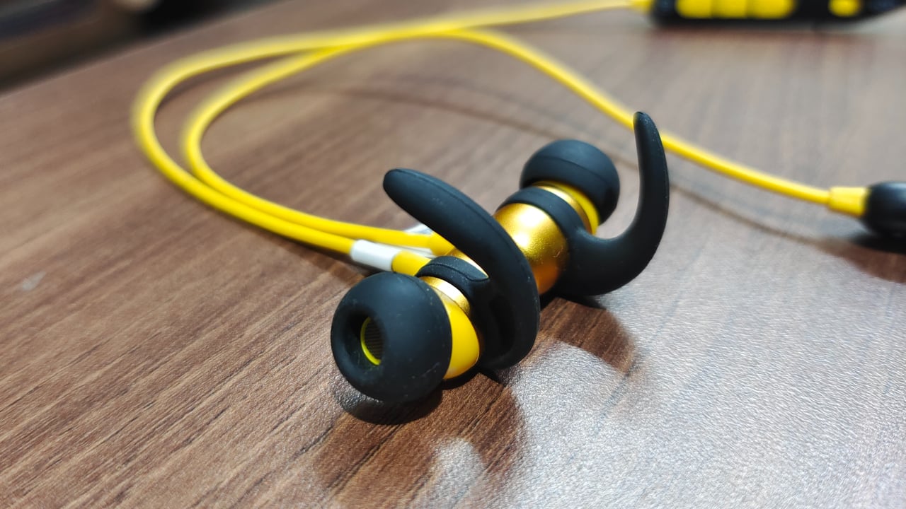 PlayGo N37 Review Well built budget neckband wireless earphones