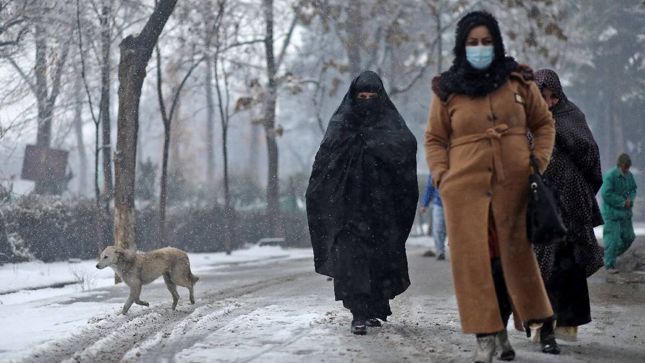Afghan women walk on the street during a snowfall in Kabul, Afghanistan, January 3. (Image: Reuters)