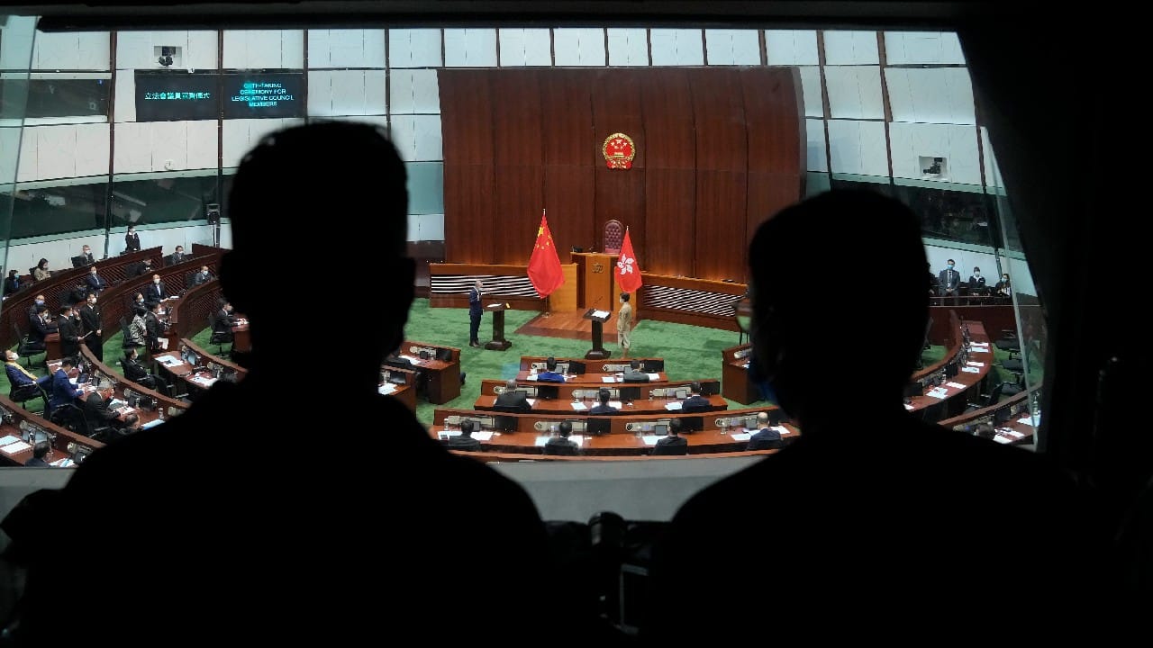 Newly elected pro-Beijing lawmakers and Chief Executive Carrie Lam, center right, attend the oath-taking ceremony of the legislative council in Hong Kong, January 3. (Image: AP)