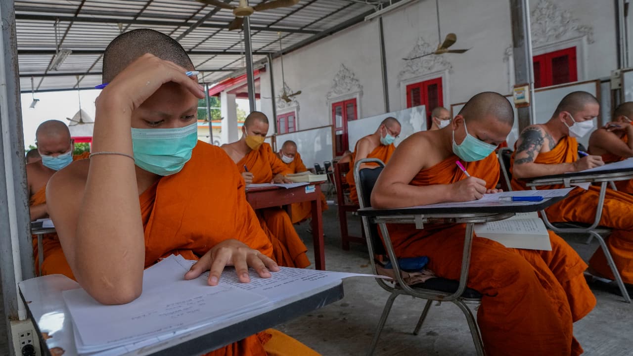 Buddhist monks wearing face masks to help protect themselves from the coronavirus, take a test for the liturgical Pali language at Wat Molilokayaram in Bangkok on January 20, 2022. (Image: AP Photo/Sakchai Lalit)