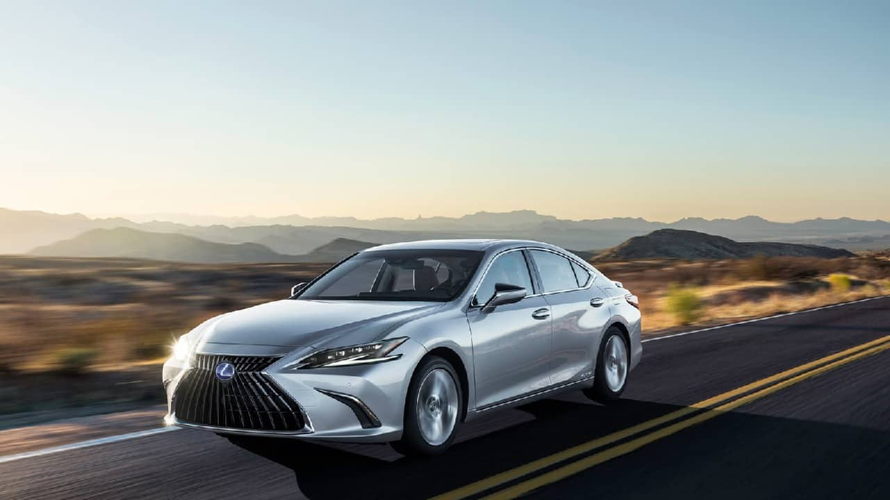 In Pics Looking Into The 2021 Lexus Es300h