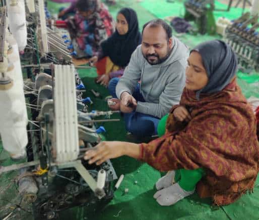So far, Abhishek Pathak (centre) has helped 3,500 women from UP, Bihar, Gujarat and Rajasthan get trained in solar charkha skills.