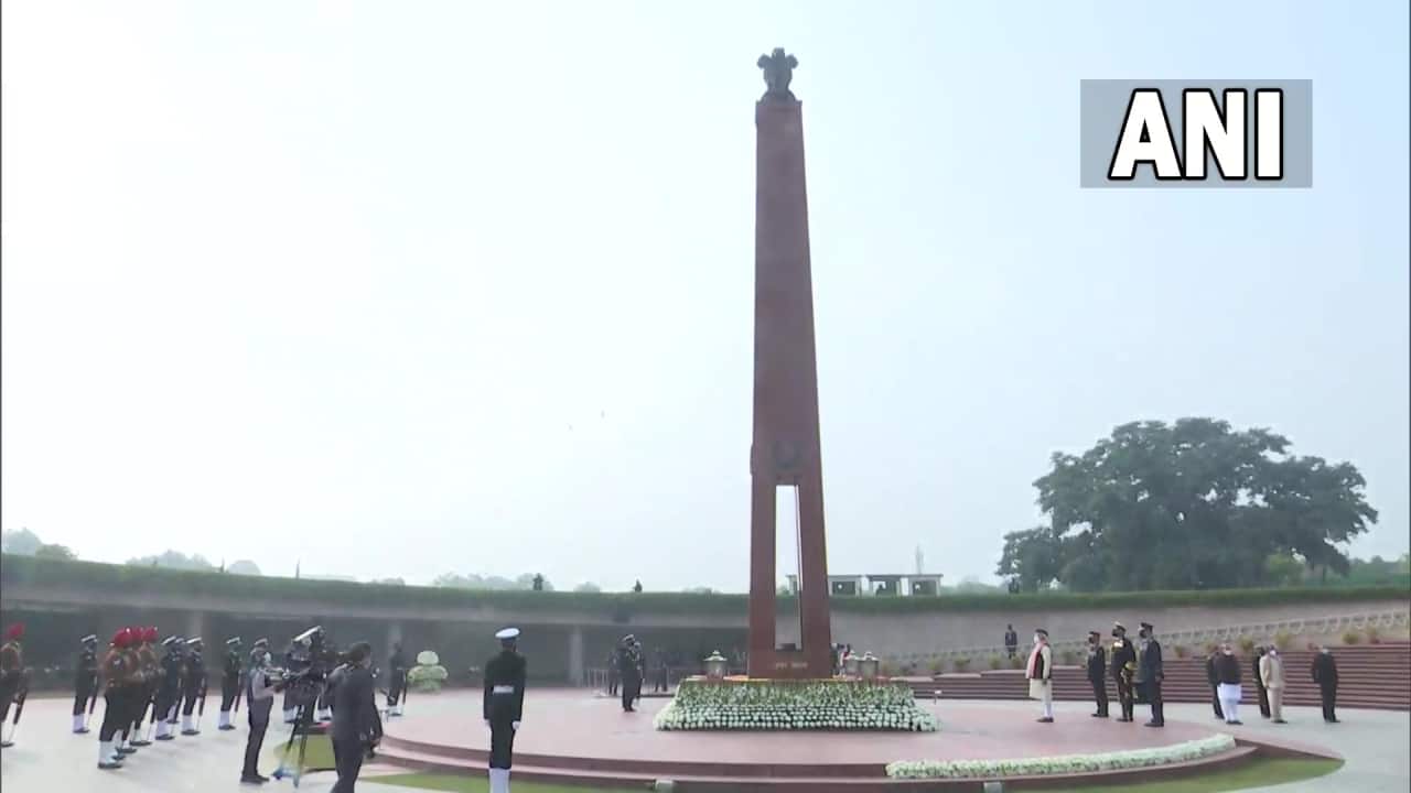 Prime Minister Narendra Modi lays wreath at the National War Memorial on 73rd. Prime Minister Narendra Modi lays wreath at the National War Memorial on 73rd.