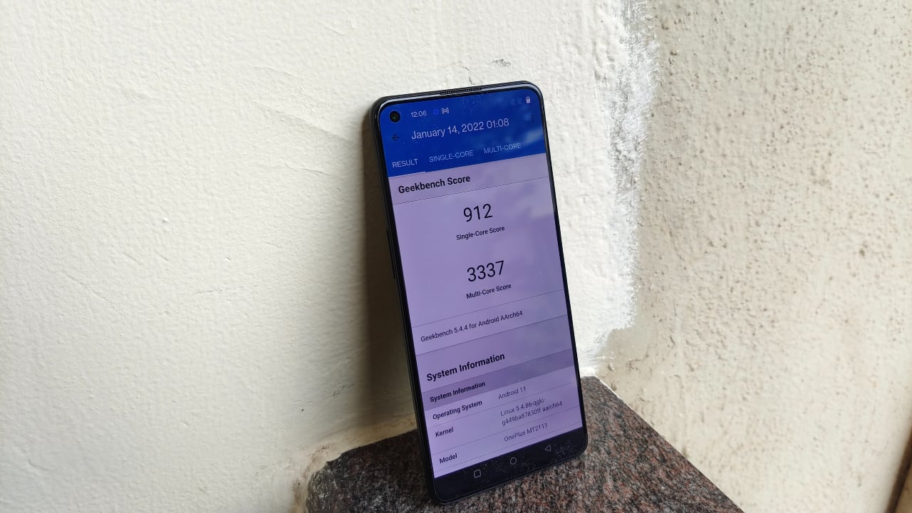 The one area where the OnePlus 9RT doesn’t comprise is ‘performance’. The handset is powered by a Snapdragon 888 chipset, which is the same chip used on the OnePlus 9 (Review) and OnePlus 9 Pro (Review). The chip is further paired with up to 12GB of LPDDR5 RAM and up to 256GB of UFS 3.1 storage. Additionally, the OnePlus 9RT also comes with improved cooling, delivering a vapour chamber that is 59 percent larger than that of the OnePlus 9 Pro. So, how does this translate to real-world performance? 