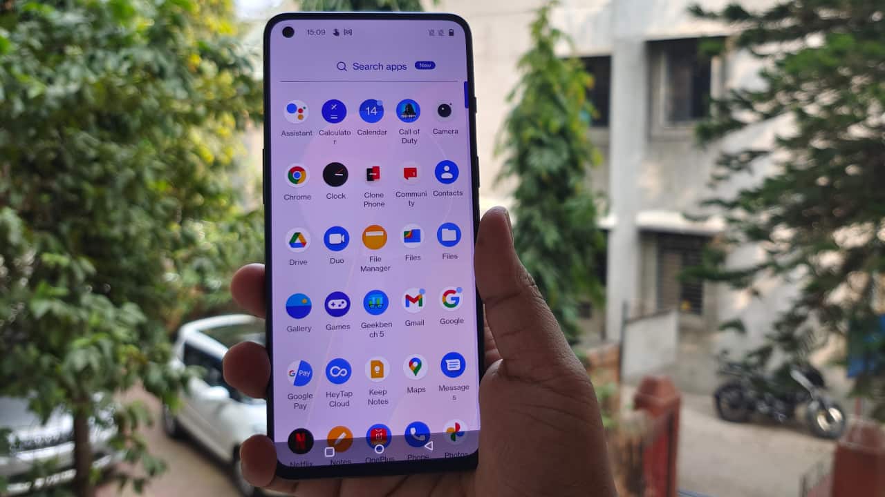 Thankfully, the OnePlus 9RT in India continues to use OxygenOS as opposed to ColorOS. Disappointingly, the OnePlus 9RT is running OxygenOS based on Android 11, rather than on Android 12 out-of-the-box. OxgenOS comes with a bunch of pre-loaded OnePlus apps as well as some favourites like the always-on display, Zen Mode, and more importantly, the interface is still relatively bloatware-free.