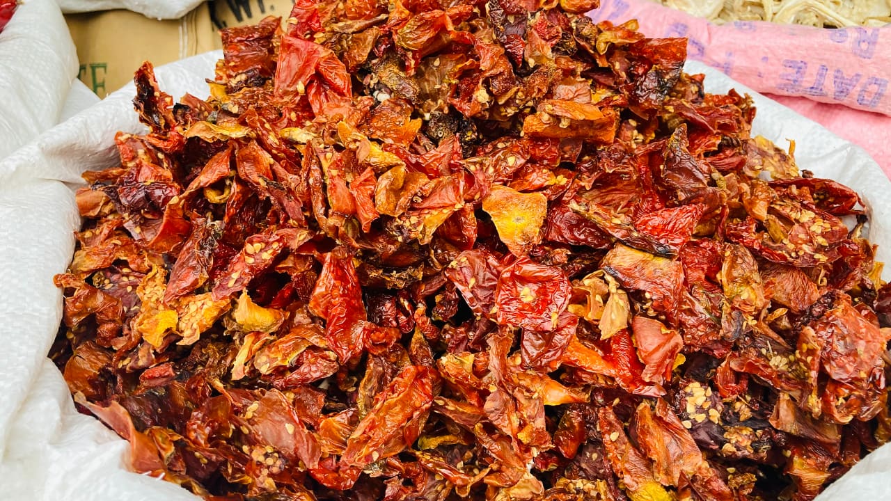 The various varieties of Hokh Syuen include dried tomatoes (Ruwangan Hache; above), Bottle Gourd (Al-Hache), Brinjal (Wangan Hache), Turnip slices (Gogji Hatche), Bamchoont Hache (Dried Quince Apple), dried Spinach (Huch Palak). (Photo by Irfan Amin Malik)