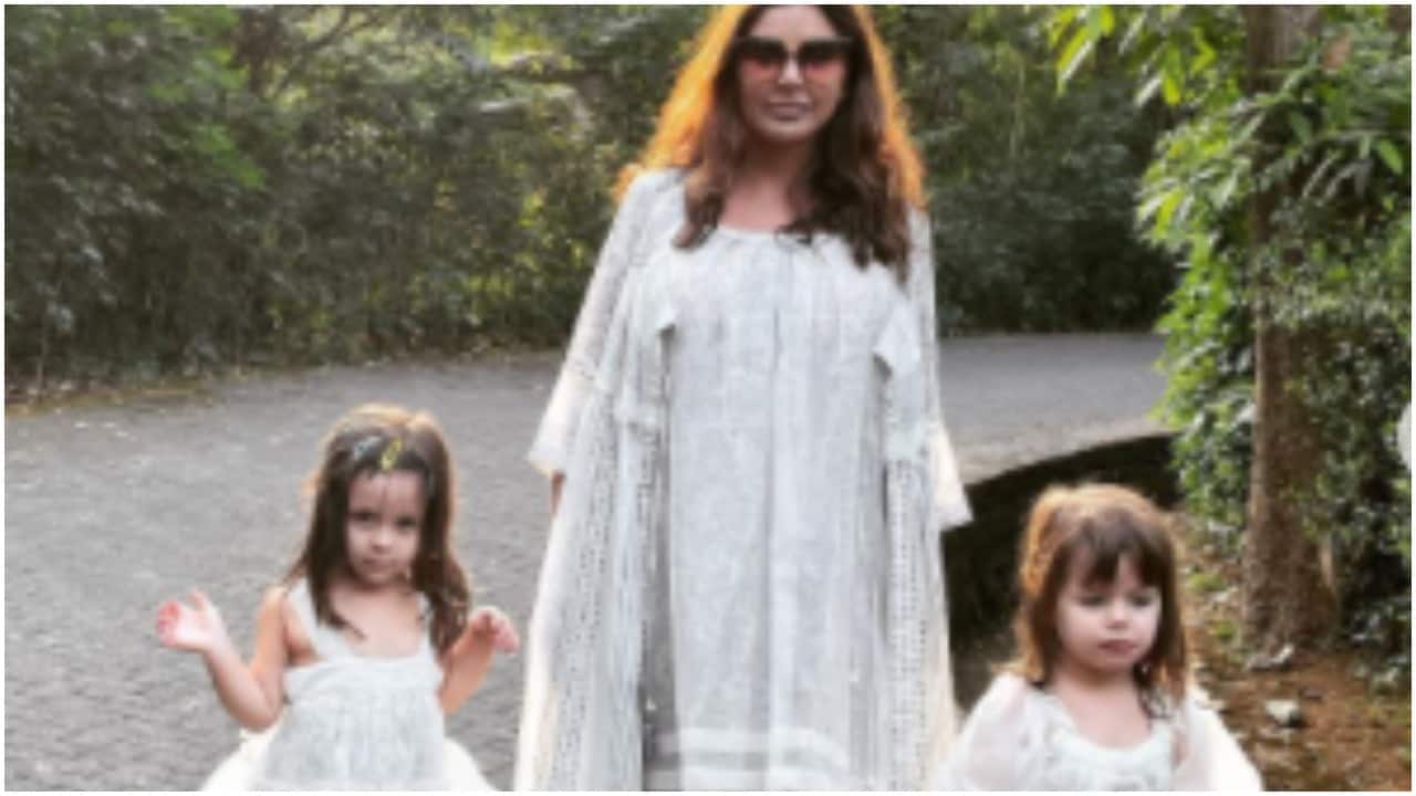 Actress Lisa Ray and her husband Jason Dehni welcomed their twin daughters - Sufi and Soleil via surrogacy in June 2018. (@Lisaray/Instagram)