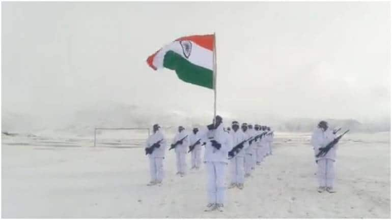 On Yoga Day, ITBP troop practice yoga at over 14.5K feet in Himalayas |  Videos | Latest News India - Hindustan Times