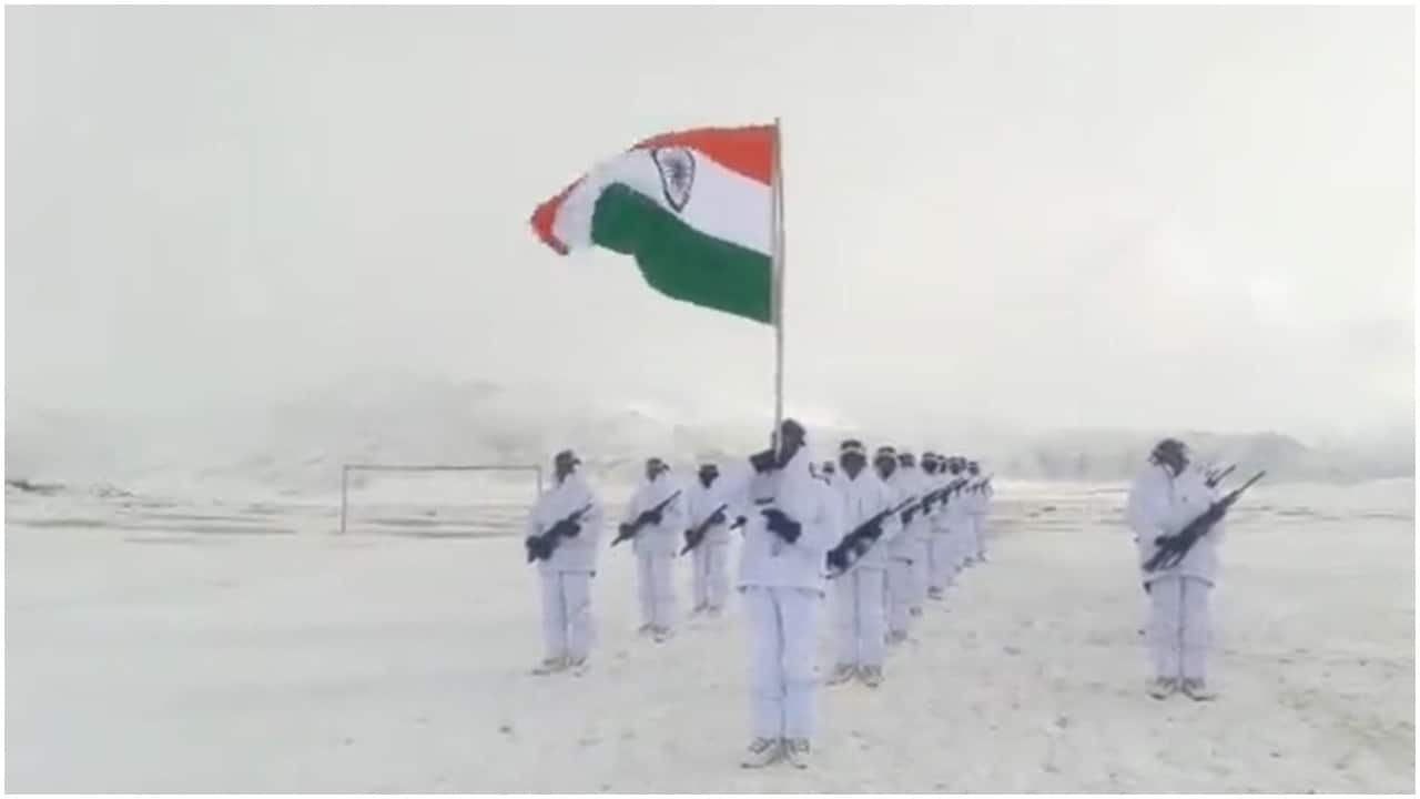 Azadi ka amrit mahotsav': ITBP troops wave the 'Tiranga' at 12,000 feet |  Latest News India - Hindustan Times