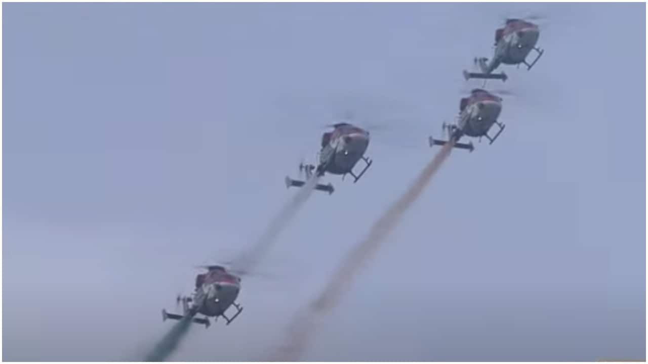 Grand finale of the Republic Day parade - the fly-past with 75 aircraft of the Indian Air Force. Grand finale of the Republic Day parade - the fly-past with 75 aircraft of the Indian Air Force.