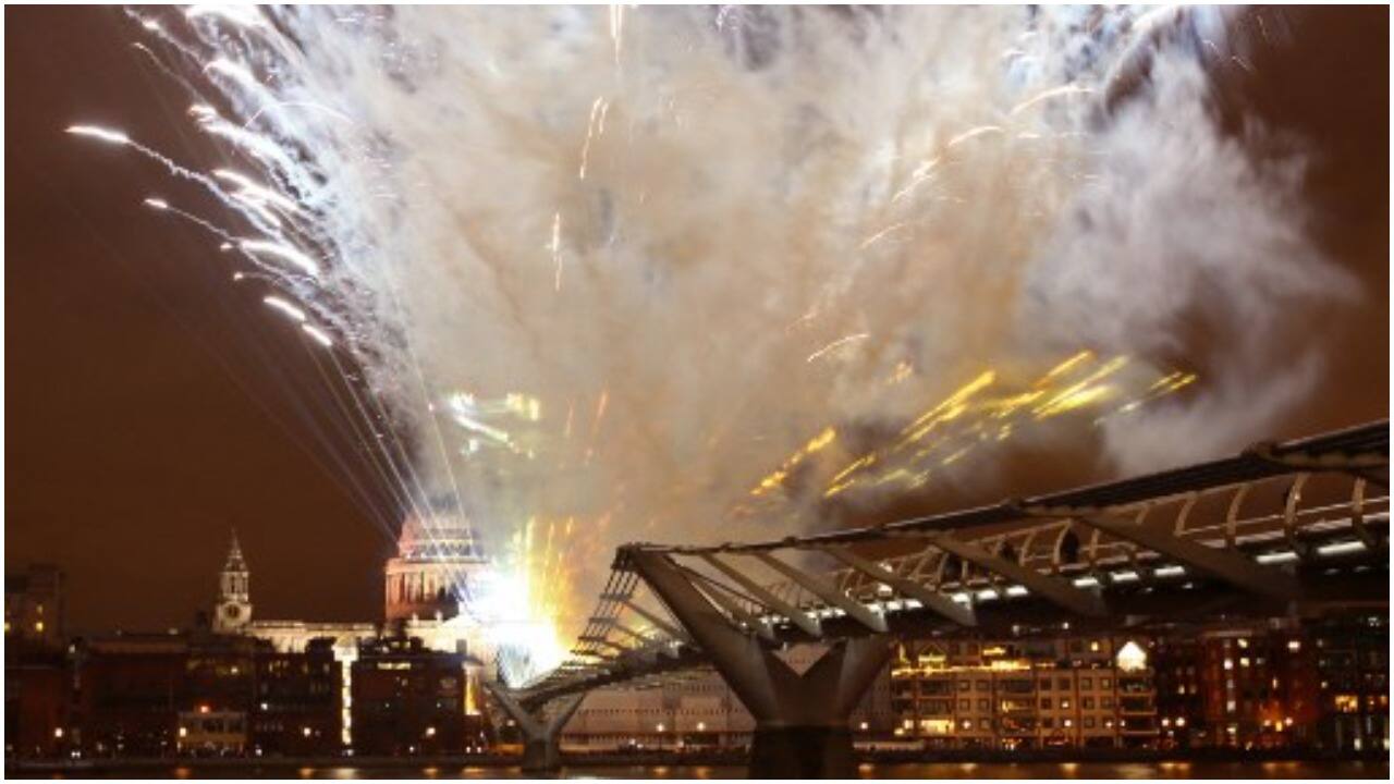 A laser display is seen above the Millennium Bridge with St Paul's Cathedral behind, an alternative to the usual New Year's fireworks display, in central London just after midnight on January 1, 2022. The uncertainty caused by the Covid-19 pandemic has meant that London's usual New Year’s Eve fireworks event will not take place. (AFP) A laser display is seen above the Millennium Bridge with St Paul's Cathedral behind, an alternative to the usual New Year's fireworks display, in central London just after midnight on January 1, 2022. The uncertainty caused by the Covid-19 pandemic has meant that London's usual New Year’s Eve fireworks event will not take place. (AFP)