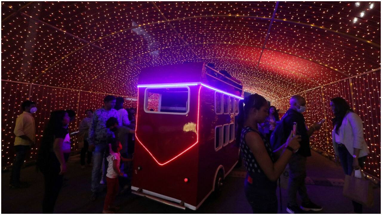 Visitors look at decorations at a mall on New Year's Eve, amid the spread of the coronavirus disease (COVID-19) in Mumbai, India, December 31, 2021. REUTERS/Niharika Kulkarni Visitors look at decorations at a mall on New Year's Eve, amid the spread of the coronavirus disease (COVID-19) in Mumbai, India, December 31, 2021. REUTERS/Niharika Kulkarni