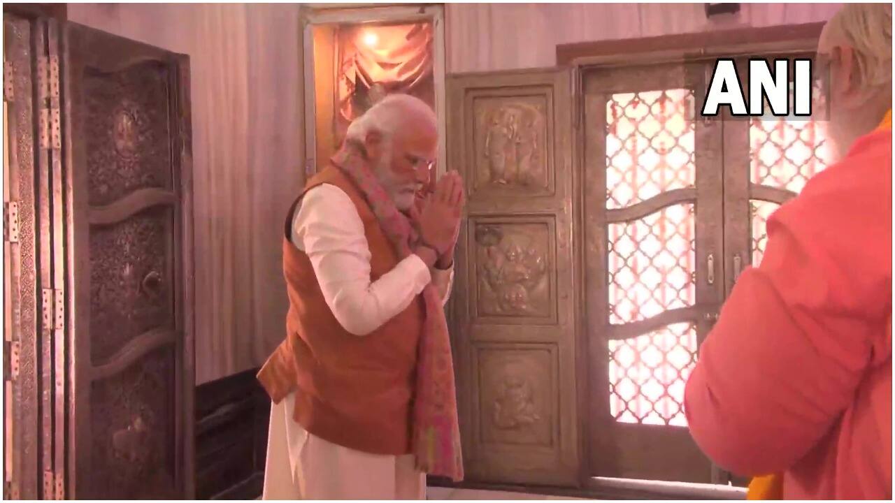 Modi offers prayers at Augurnath temple in Meerut, UP 
