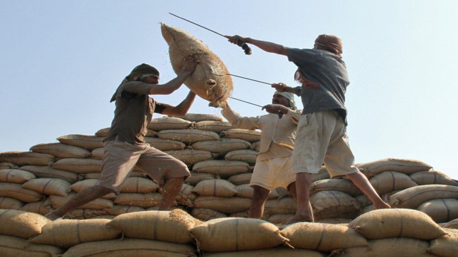 rice: Karnataka rice wars: Beneficiaries to get cash in lieu of rice - The  Economic Times