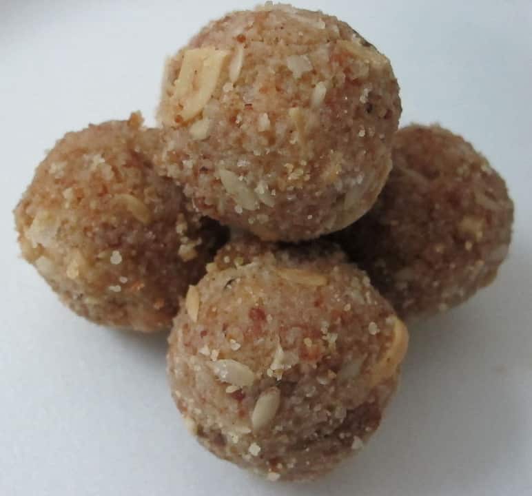 Gond ladoos (Photo: Vashisthapathak2015 via Wikimedia Commons 4.0)