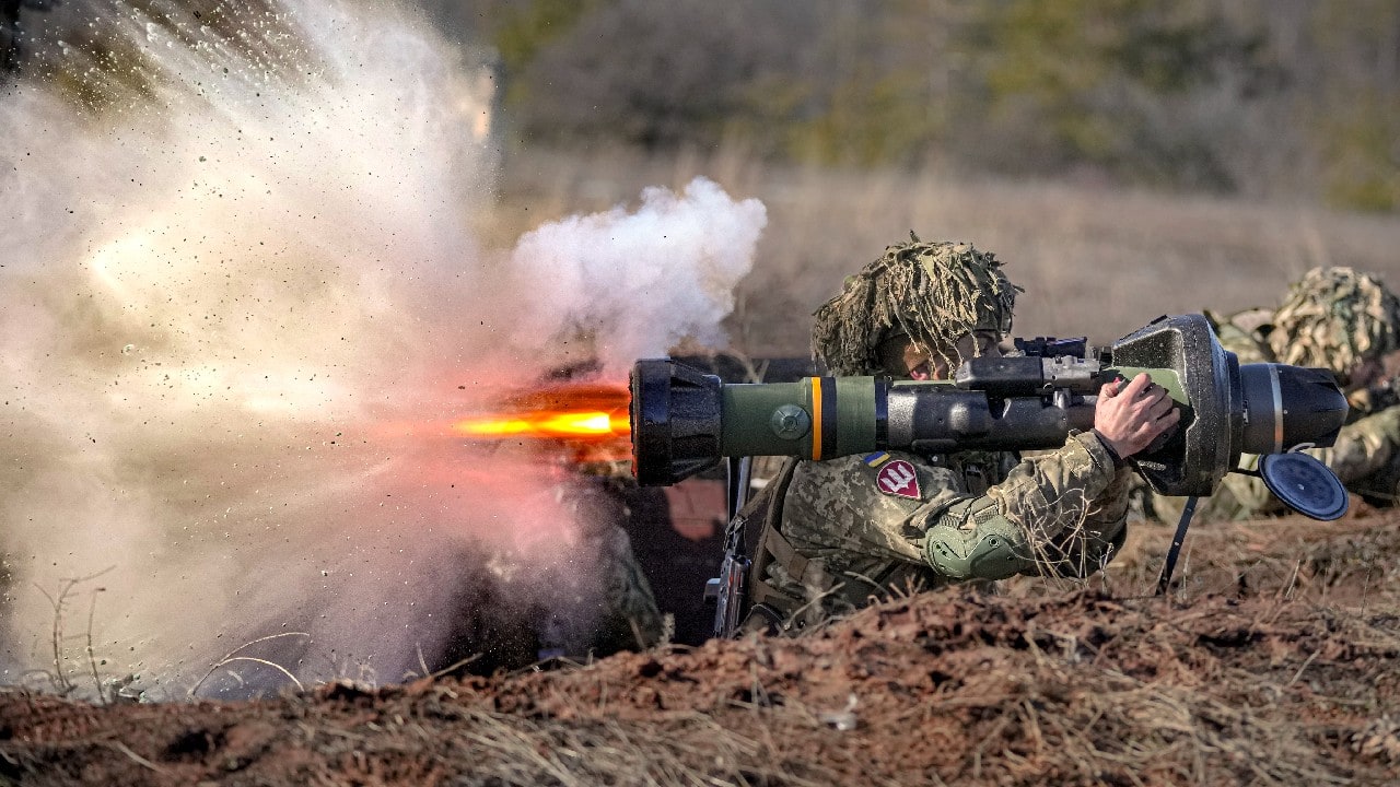A Ukrainian serviceman fires an NLAW anti-tank weapon during an exercise in the Joint Forces Operation, in the Donetsk region, eastern Ukraine, February 15. (Image: AP)