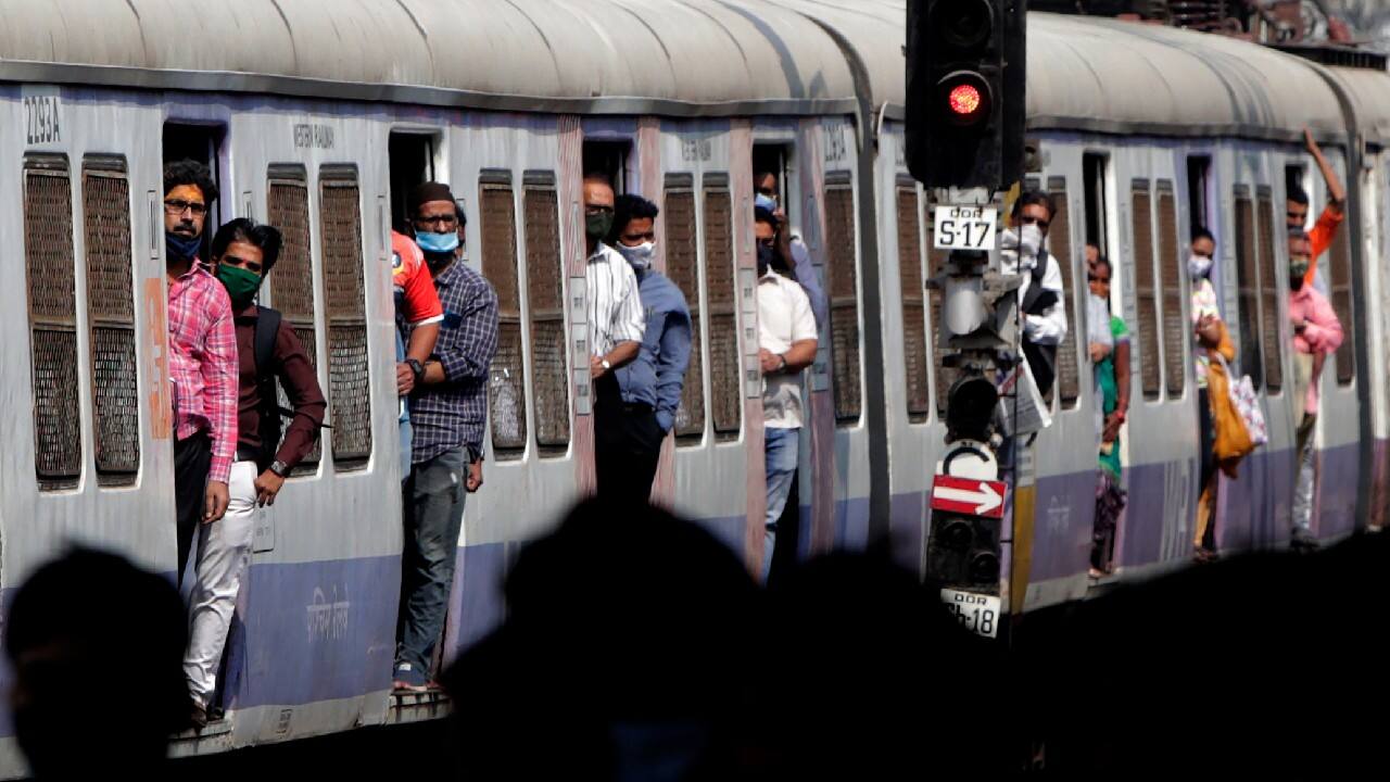 India is averaging more than 250,000 new infections daily, with omicron driving the infections. The surge is highlighting a need for a renewed emphasis on masks and, importantly, how best to wear them. (Image: AP)