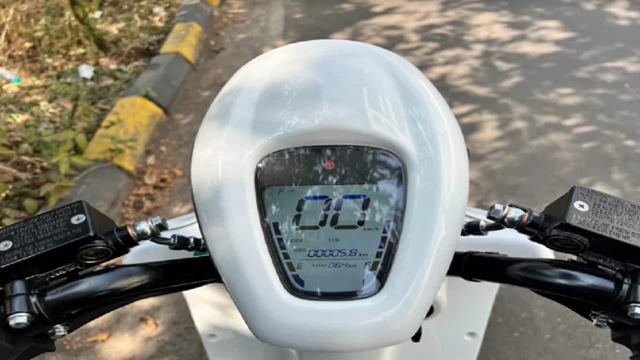 The E1 feels compact, well-finished and sure-footed the moment you place yourself on its wide berth.